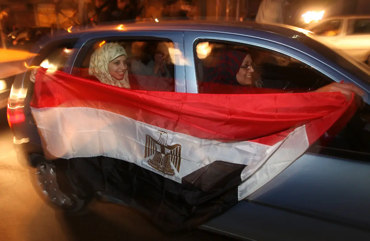 2011-02-11T195121Z-01-MJS02-RTRMDNP-3-PALESTINIANS-EGYPT-JPG7348116798286734595