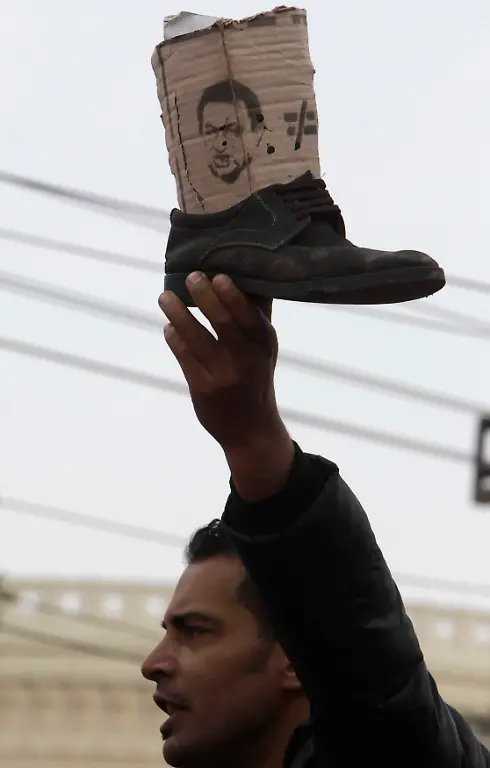 2011-02-11T160910Z-01-AMR08-RTRMDNP-3-EGYPT-JPG2471324456890538757