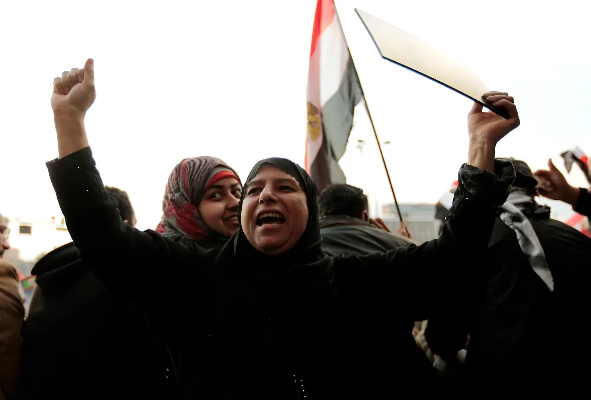 2011-02-10T182250Z-01-DJM109-RTRMDNP-3-EGYPT-JPG2965776558925778186
