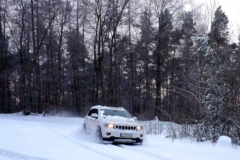 Jeep-Grand-Cherokee-27-12-2010-15-11-31