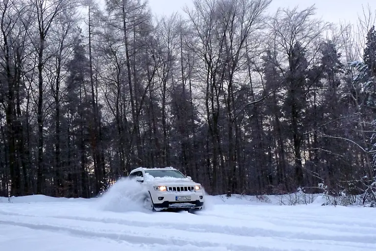 Jeep-Grand-Cherokee-27-12-2010-15-11-49