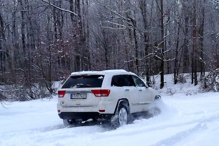 Jeep-Grand-Cherokee-27-12-2010-15-15-48