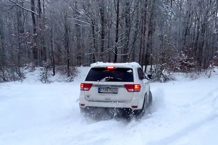 Jeep-Grand-Cherokee-27-12-2010-15-16-44