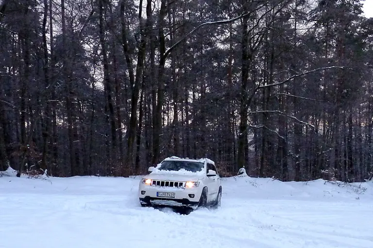Jeep-Grand-Cherokee-27-12-2010-15-16-05