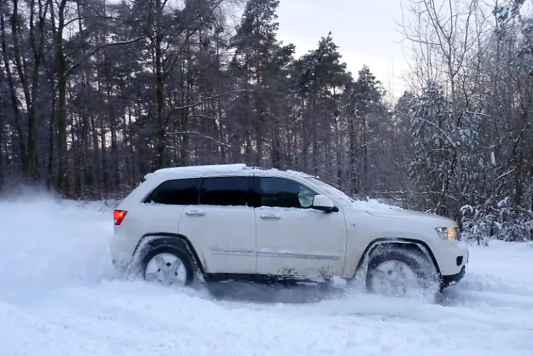 Jeep-Grand-Cherokee-27-12-2010-15-17-01