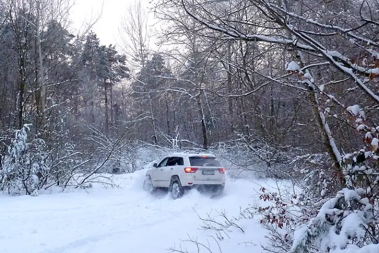 Jeep-Grand-Cherokee-27-12-2010-15-18-02