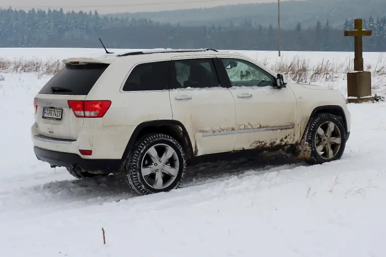 Jeep-Grand-Cherokee-28-12-2010-14-32-12