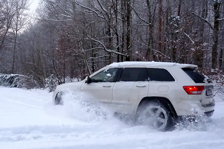 Jeep-Grand-Cherokee-27-12-2010-15-11-12