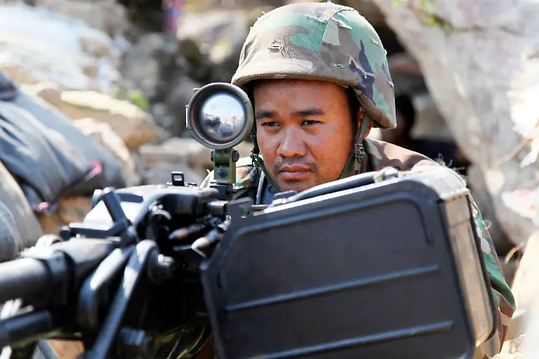 2011-02-06T142004Z-01-DSC01-RTRMDNP-3-CAMBODIA-JPG5538404996466964644