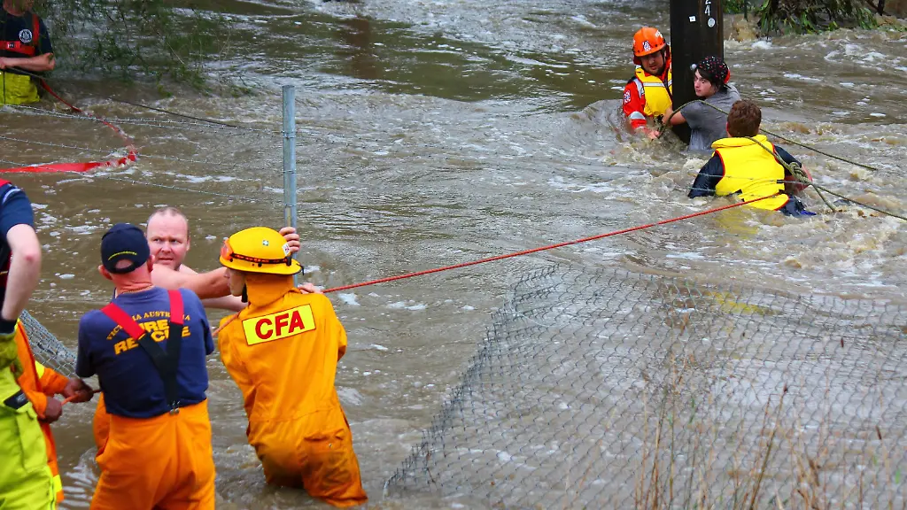 2011-02-05T091637Z-01-MPT02-RTRMDNP-3-AUSTRALIA-JPG7721984038763149182