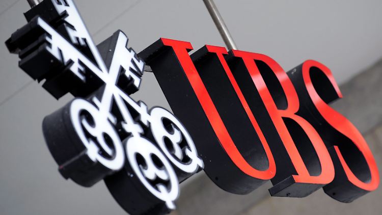 Am Ende musste die UBS nachgeben. Das wohlgehütete Bankgeheimnis wackelt.