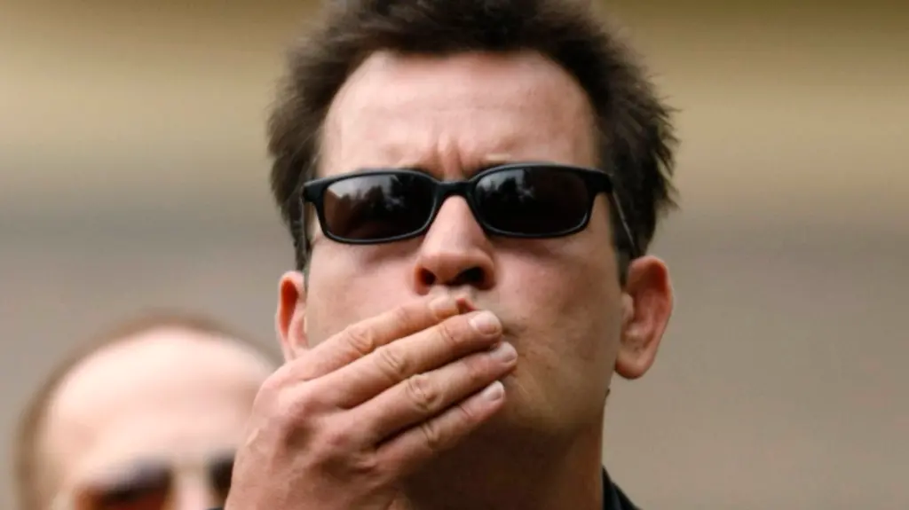 2011-01-28T232156Z-01-LOA101-RTRMDNP-3-PEOPLE-CHARLIESHEEN-JPG9191249805457095399