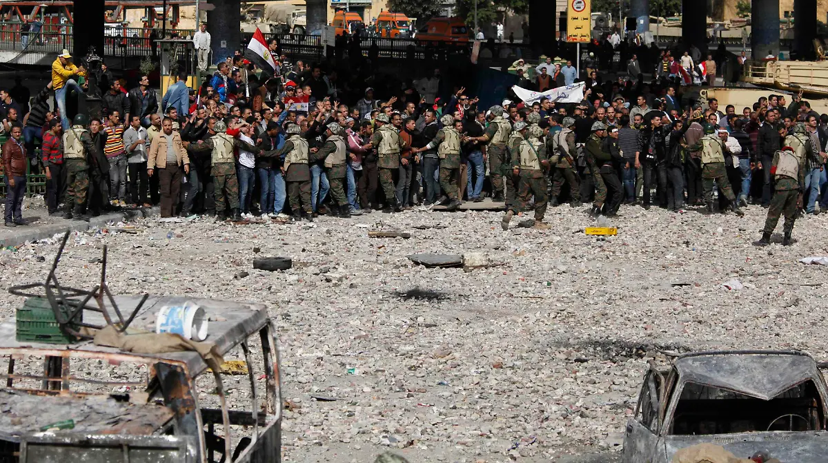 2011-02-03T134244Z-01-CAI28-RTRMDNP-3-EGYPT-PROTEST-JPG3989763390328459656