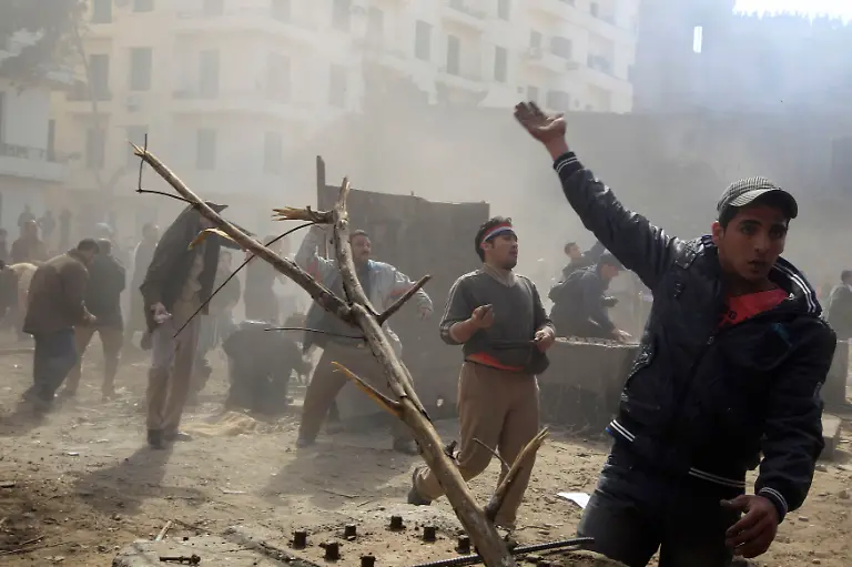 2011-02-03T113551Z-01-CAI10-RTRMDNP-3-EGYPT-JPG7414833242294122872