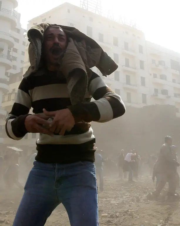 2011-02-03T115153Z-01-CAI14-RTRMDNP-3-EGYPT-PROTEST-JPG770260468492744533