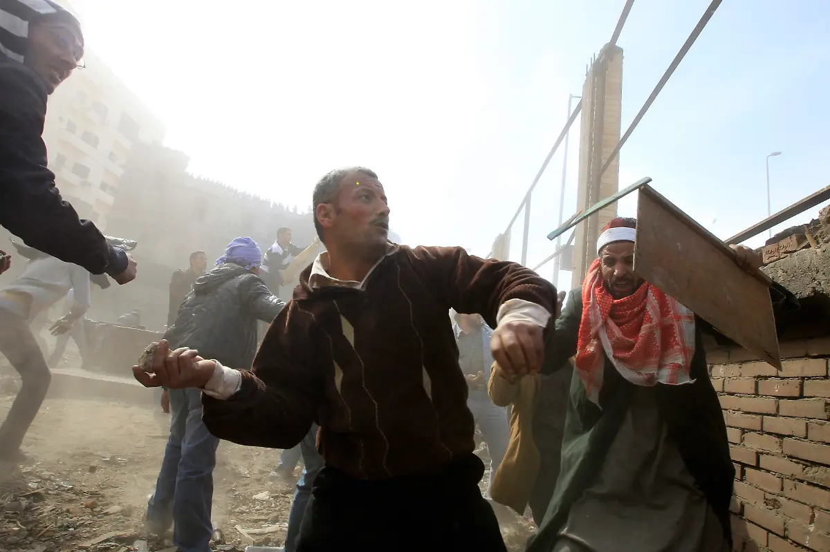 2011-02-03T114929Z-01-CAI13-RTRMDNP-3-EGYPT-PROTEST-JPG3565161004387771784