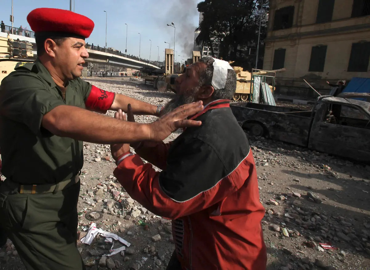 2011-02-03T104841Z-01-CAI05-RTRMDNP-3-EGYPT-JPG699278185399087623