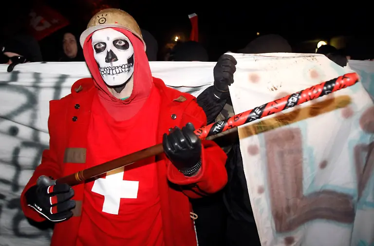 2011-02-02T185832Z-01-FAB02-RTRMDNP-3-GERMANY-JPG4155753301528759780