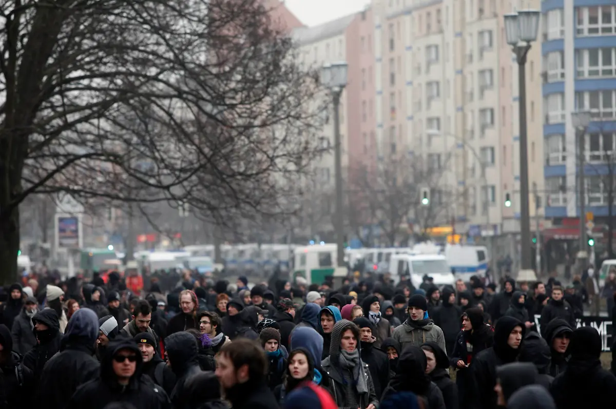 2011-02-02T114116Z-01-TPE15-RTRMDNP-3-GERMANY-JPG5928308119925618396