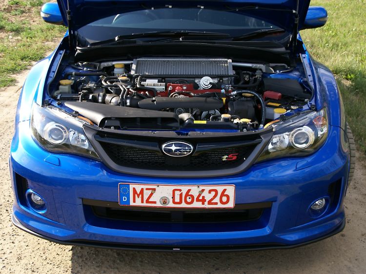 Der Boxermotor leistet 300 PS.