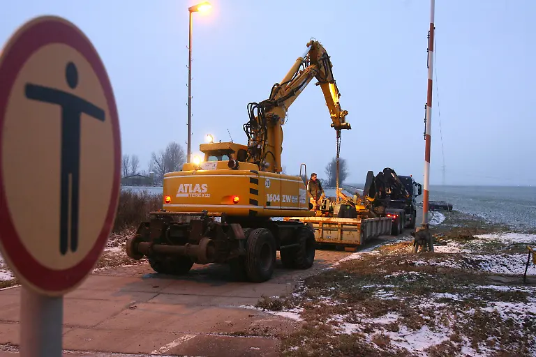 2vwa2403-jpg2033636902604260181