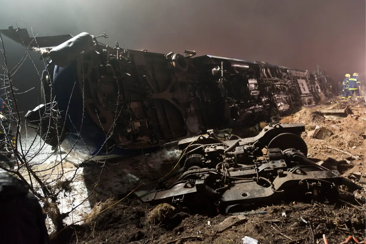 300111hal106-300111hal106-jpg1321761598312086120