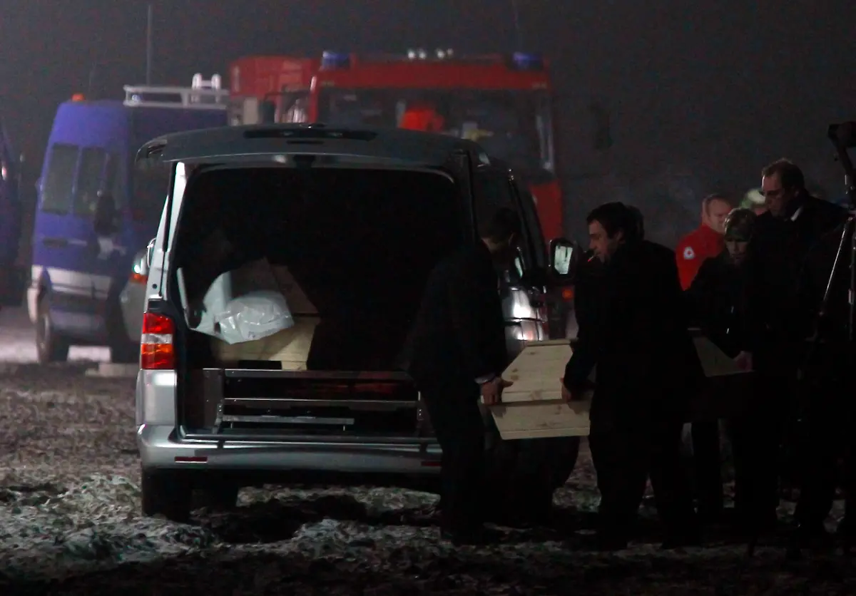 2011-01-30T070007Z-01-TPE09-RTRMDNP-3-GERMANY-TRAIN-ACCIDENT-JPG9087532390574204394