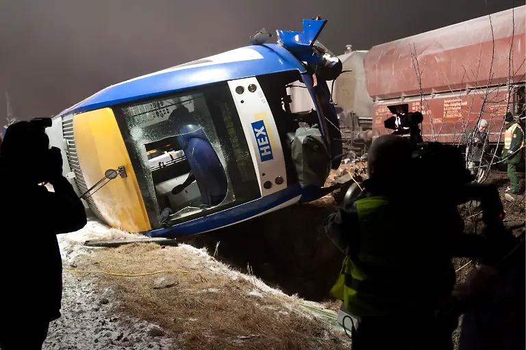 300111hal103-300111hal103-jpg3447070775177550550