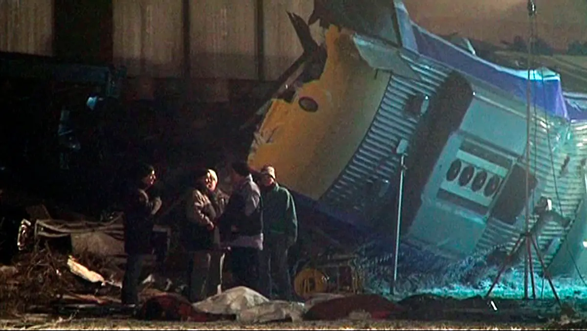 2011-01-30T032822Z-01-SGP002-RTRMDNP-3-GERMANY-TRAIN-ACCIDENT-JPG4265431783666317681