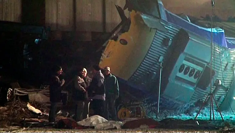 2011-01-30T032822Z-01-SGP002-RTRMDNP-3-GERMANY-TRAIN-ACCIDENT-JPG4265431783666317681