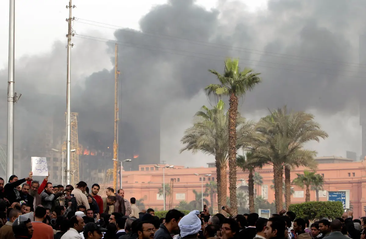 2011-01-29T103645Z-01-CAI502-RTRMDNP-3-EGYPT-PROTEST-JPG8208585216482797204
