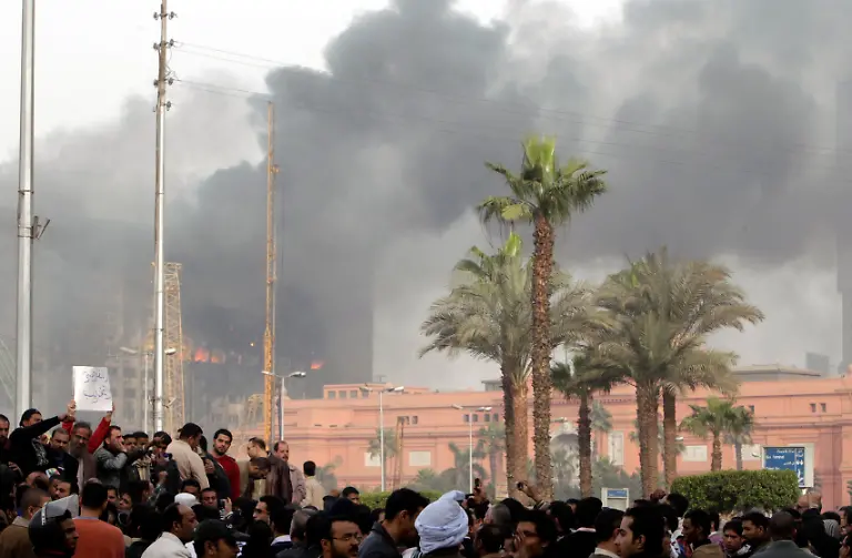 2011-01-29T103645Z-01-CAI502-RTRMDNP-3-EGYPT-PROTEST-JPG8208585216482797204