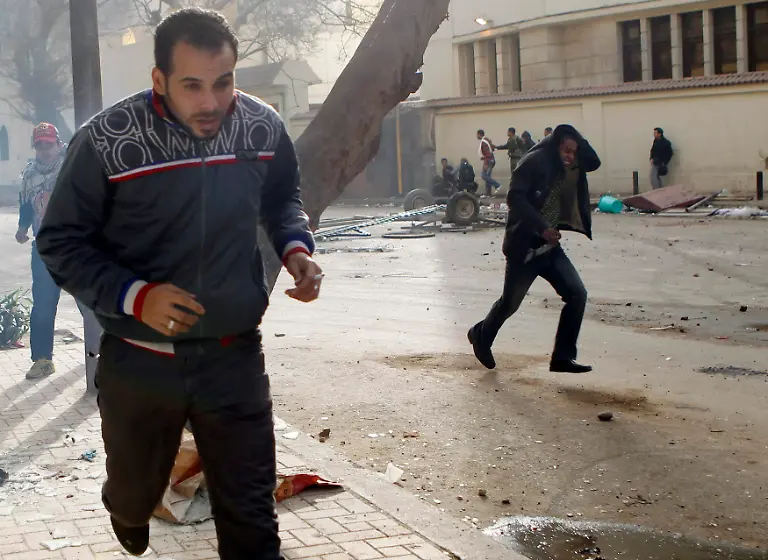 2011-01-29T104016Z-01-CAI508-RTRMDNP-3-EGYPT-PROTEST-JPG801315379767084811