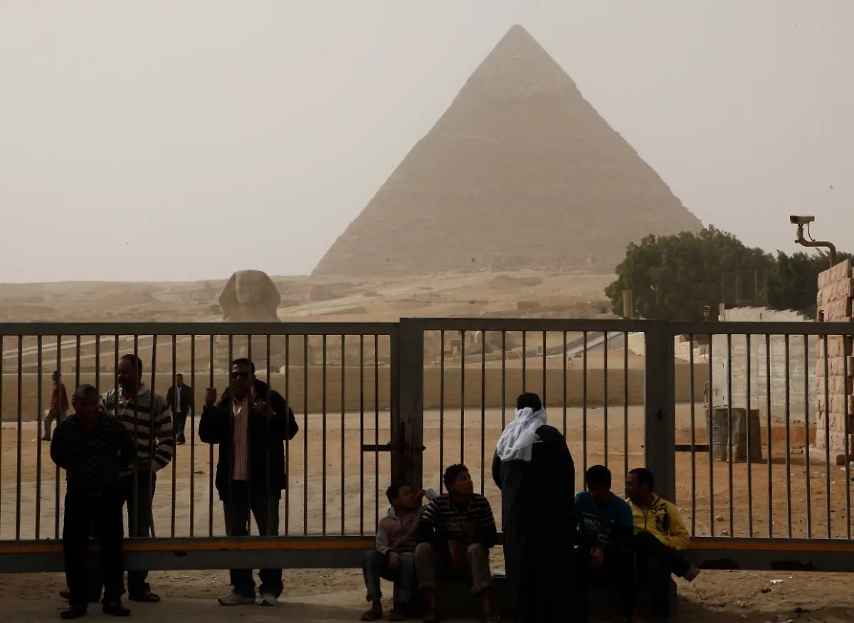 Mideast-Egypt-Protest-TTW137-jpg4988706365278393110