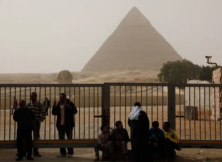 Mideast-Egypt-Protest-TTW137-jpg4988706365278393110