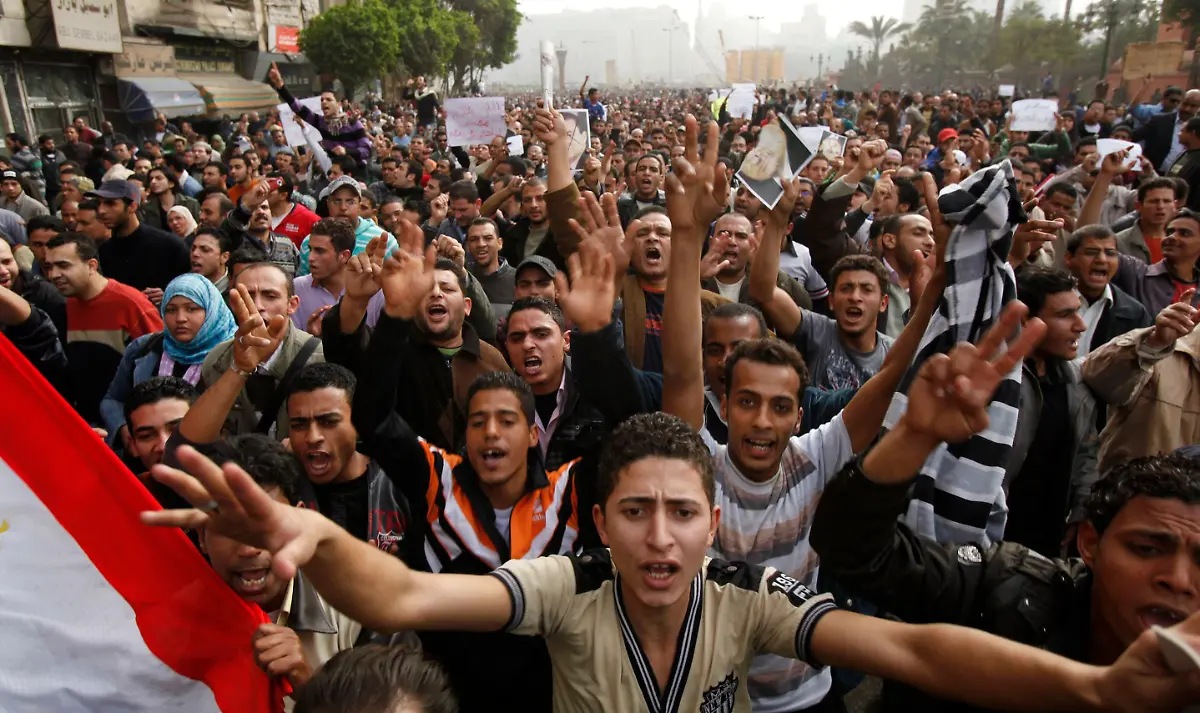 2011-01-29T144208Z-01-ASM02-RTRMDNP-3-EGYPT-JPG6930074553682340109