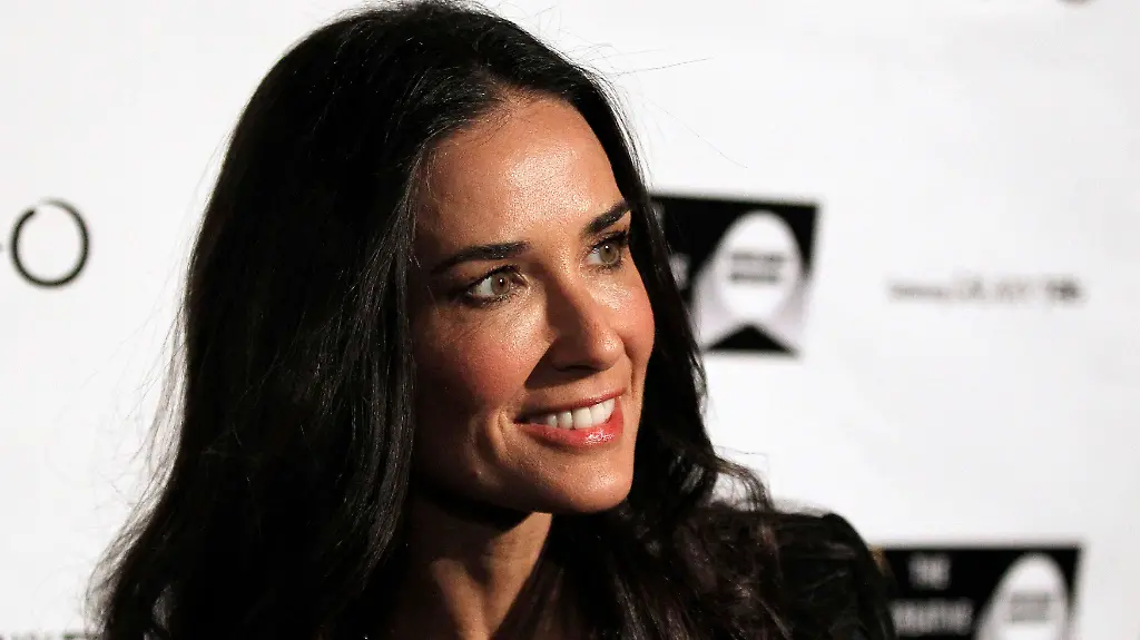 2011-01-25T065720Z-01-MA222-RTRMDNP-3-SUNDANCE-JPG624133626231845512