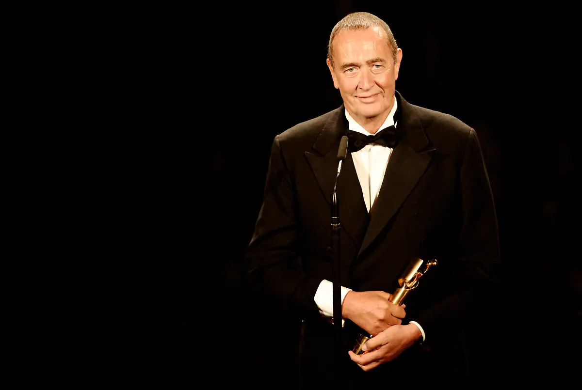 230410BER7175-230410BER7175-jpg5043180682699490570