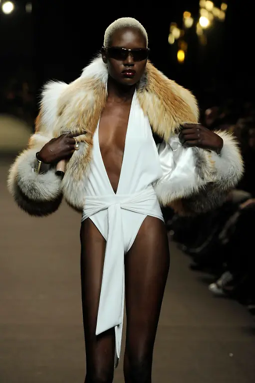 2011-01-24T173551Z-01-PAR202-RTRMDNP-3-FRANCE-FASHION-JPG6299940846437282578