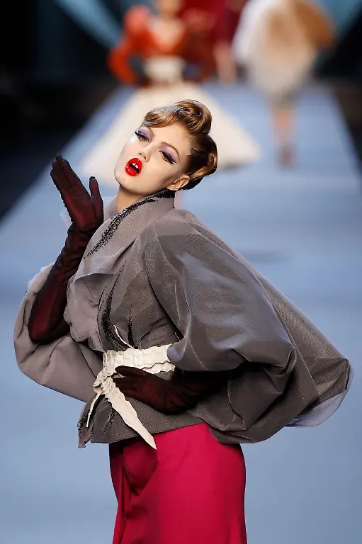 2011-01-24T161333Z-01-BTE22-RTRMDNP-3-FRANCE-FASHION-JPG1372676574500927762