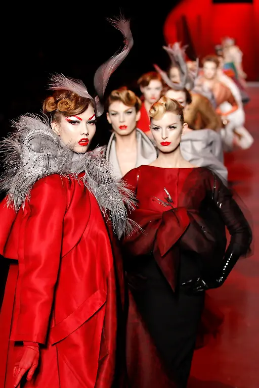 2011-01-24T153939Z-01-BTE10-RTRMDNP-3-FRANCE-FASHION-JPG5679915236041026432