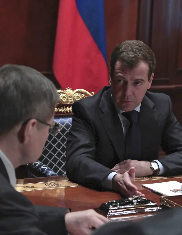 2011-01-24T161010Z-01-MOS18-RTRMDNP-3-RUSSIA-BLAST-MEDVEDEV-JPG2240753450768481407