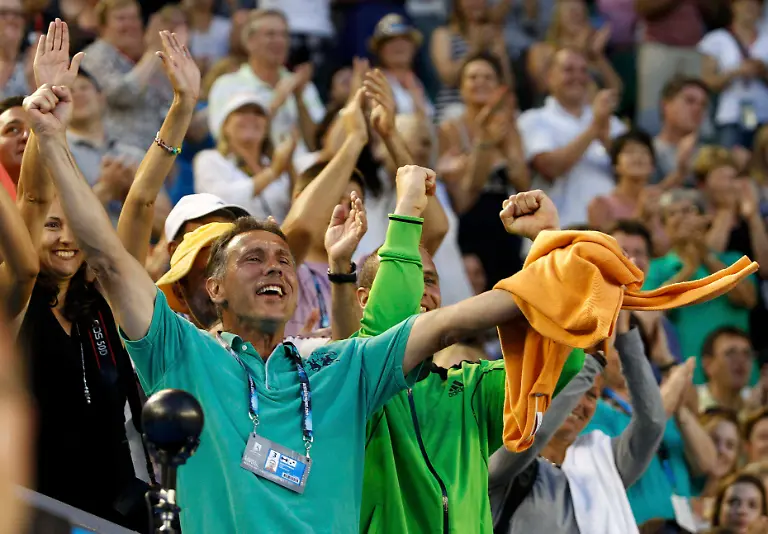 2011-01-23T102107Z-01-MEL171-RTRMDNP-3-TENNIS-OPEN-JPG4966791896761286773