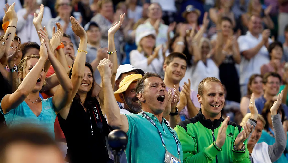 2011-01-23T102007Z-01-MEL170-RTRMDNP-3-TENNIS-OPEN-JPG7823434822986567037