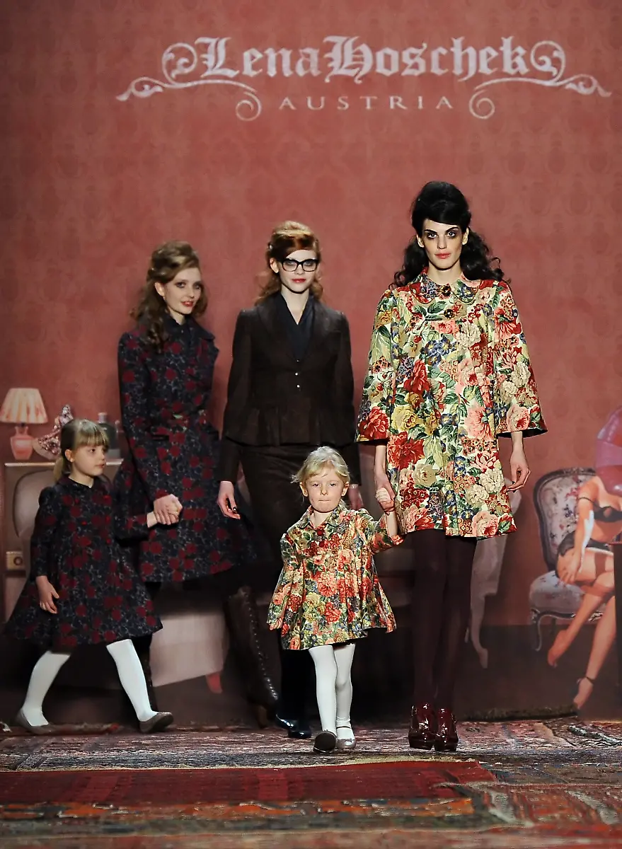 2vod1934-jpg526362451997498501