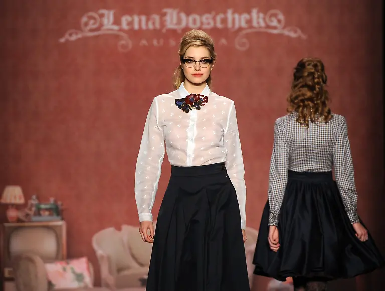 2voe2705-jpg7466936892504492413