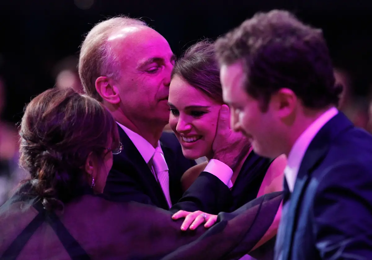 2011-01-15T201415Z-01-LOA238-RTRMDNP-3-CRITICSCHOICE-JPG6268345262667133636