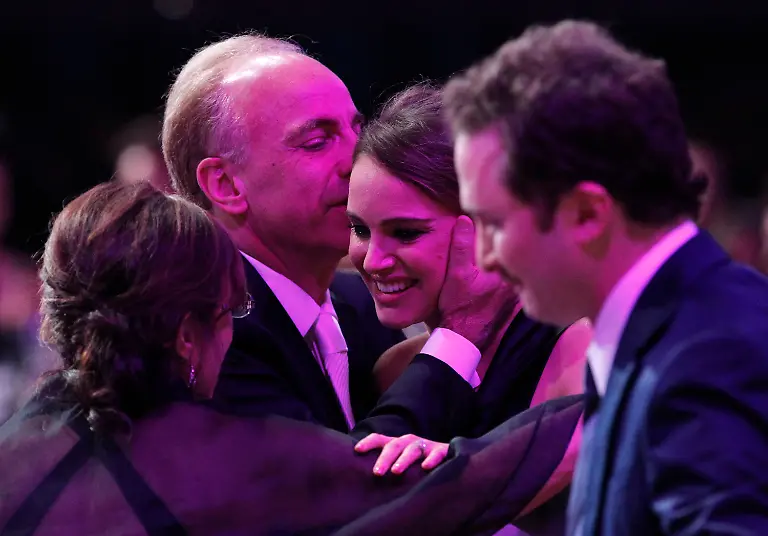 2011-01-15T201415Z-01-LOA238-RTRMDNP-3-CRITICSCHOICE-JPG6268345262667133636