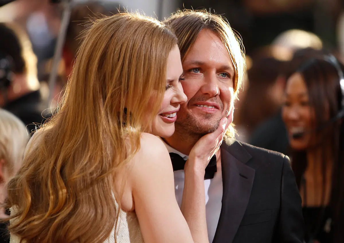 2011-01-17T164655Z-01-BEV61-RTRMDNP-3-GOLDENGLOBES-JPG274212030689443558