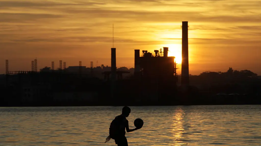 2011-01-10T155110Z-01-EOC01-RTRMDNP-3-CUBA-JPG3508538209266322596